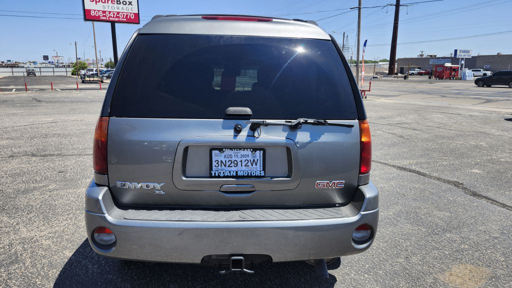 2005 GMC Envoy Image 9