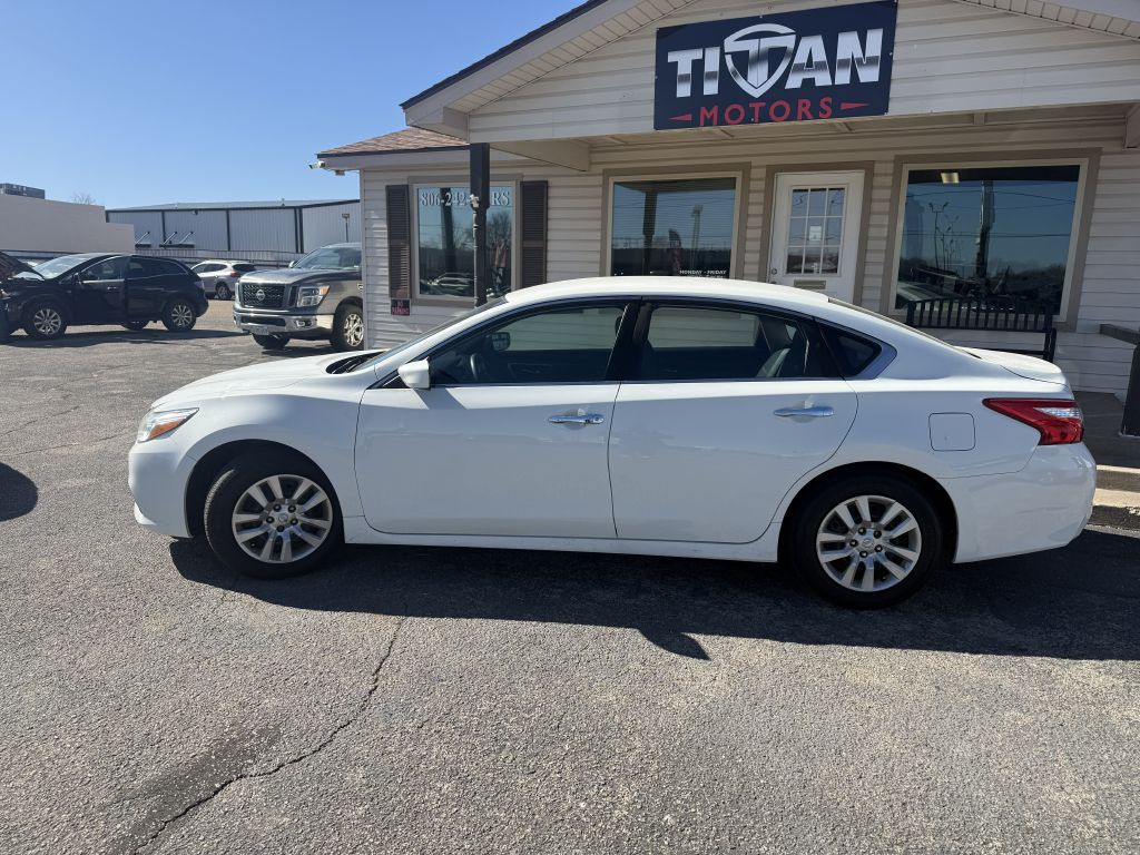 2017 Nissan Altima Image 2