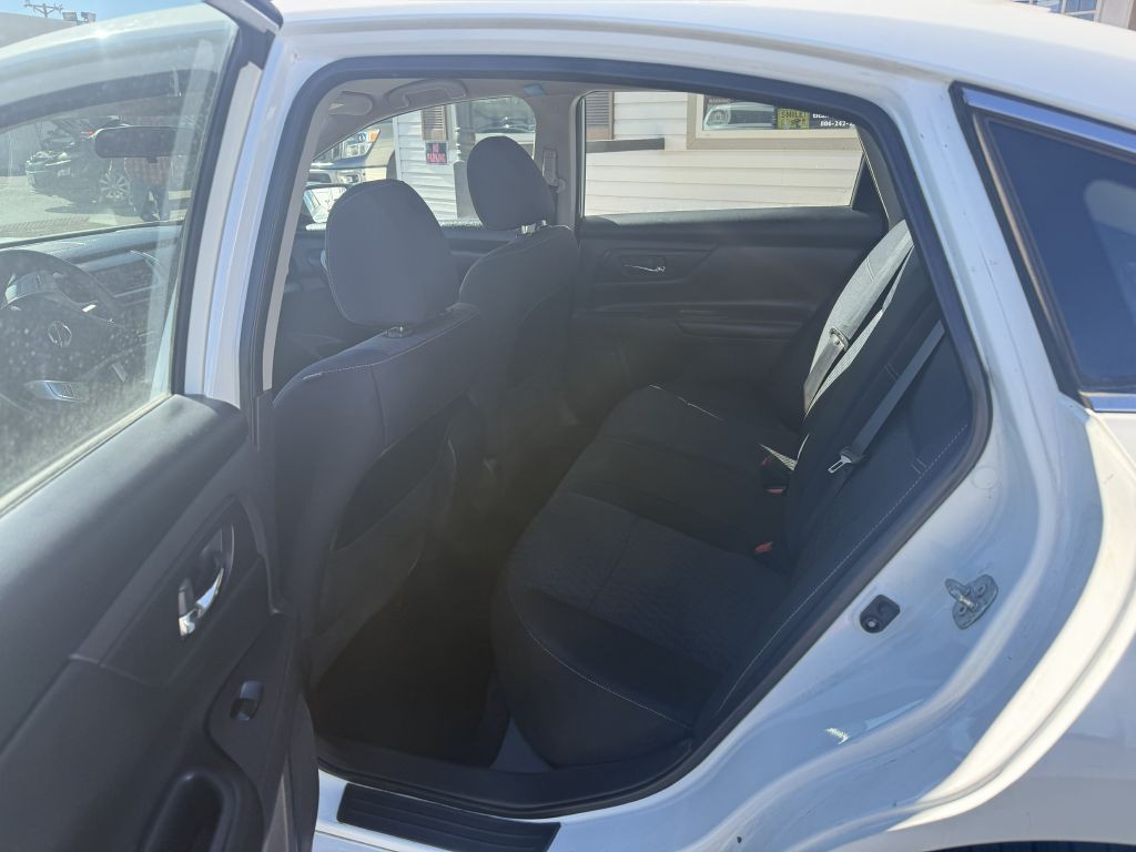 2017 Nissan Altima Image 7