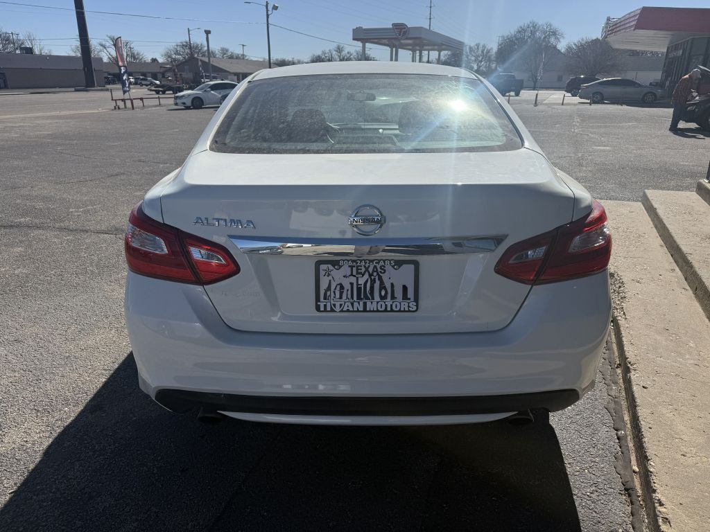 2017 Nissan Altima Image 8