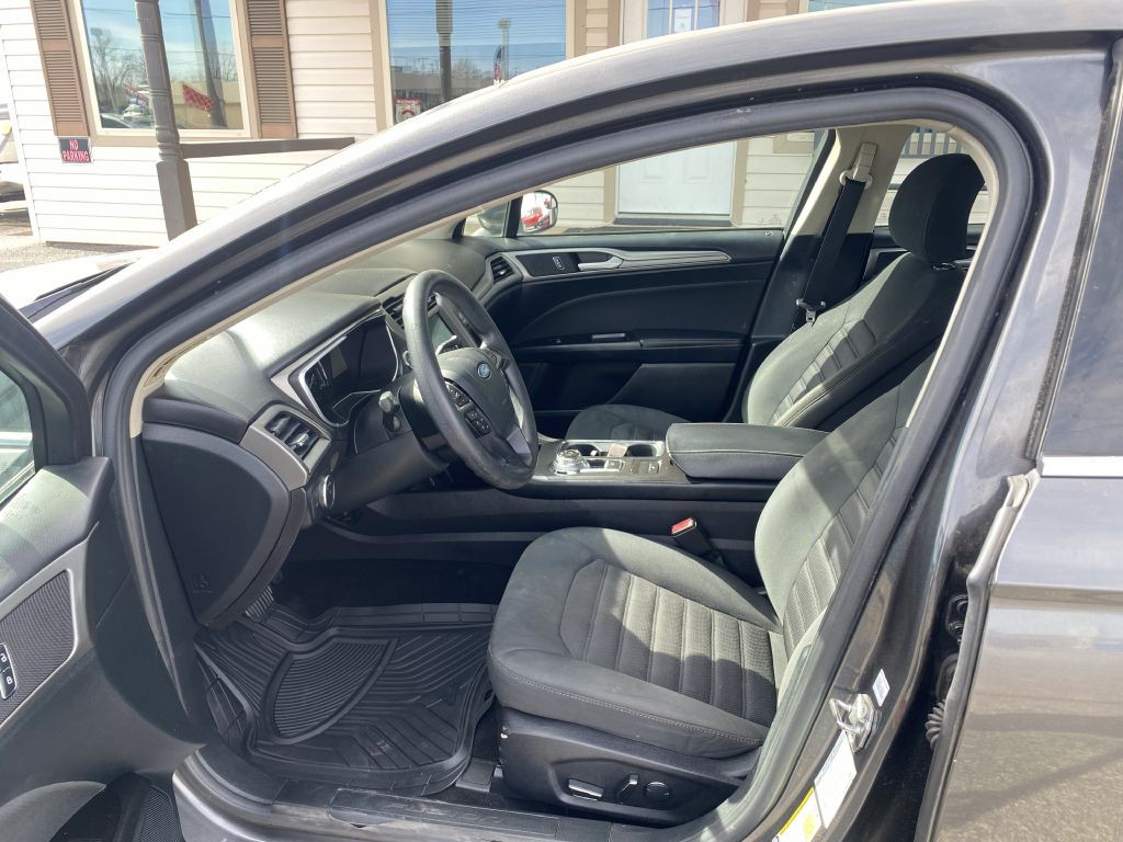 2017 Ford Fusion Image 3