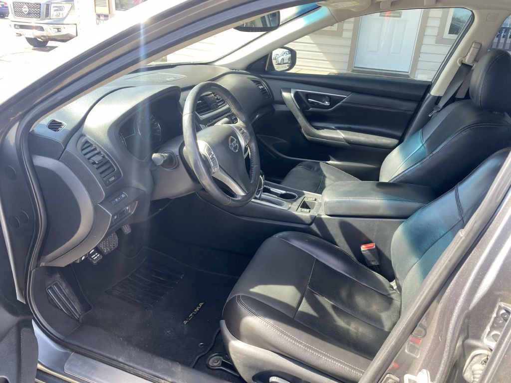 2017 Nissan Altima Image 4