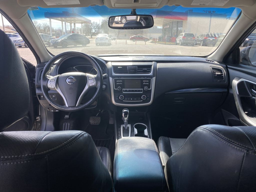 2017 Nissan Altima Image 5