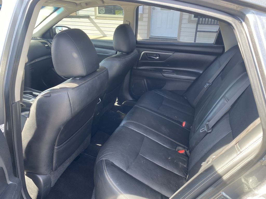 2017 Nissan Altima Image 6