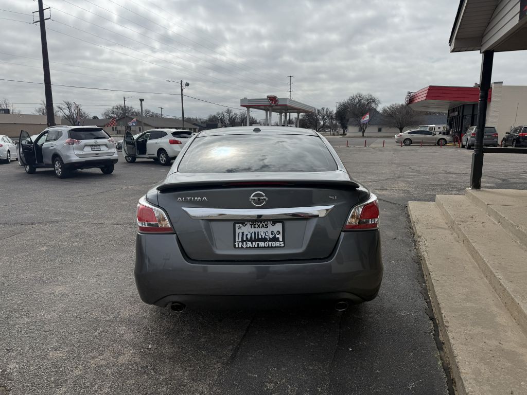 2015 Nissan Altima Image 8