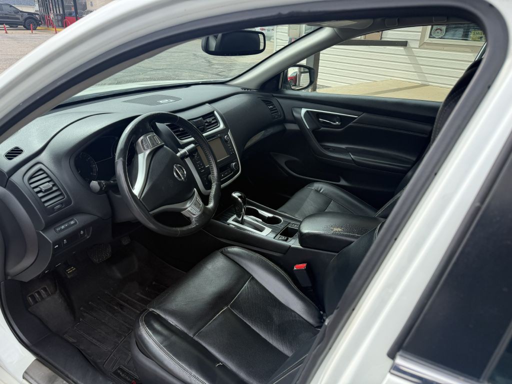 2016 Nissan Altima Image 4