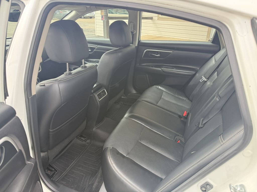 2016 Nissan Altima Image 6