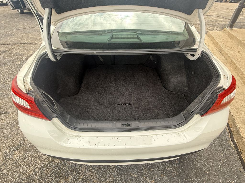 2016 Nissan Altima Image 8