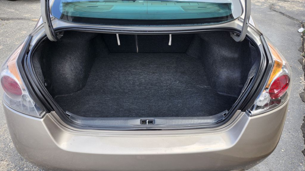2012 Nissan Altima Image 9