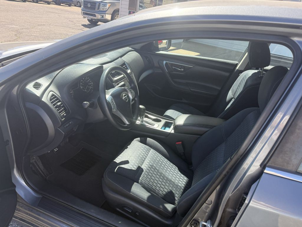2017 Nissan Altima Image 4