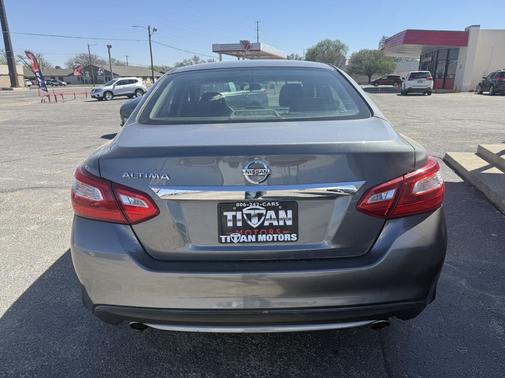 2017 Nissan Altima Image 8
