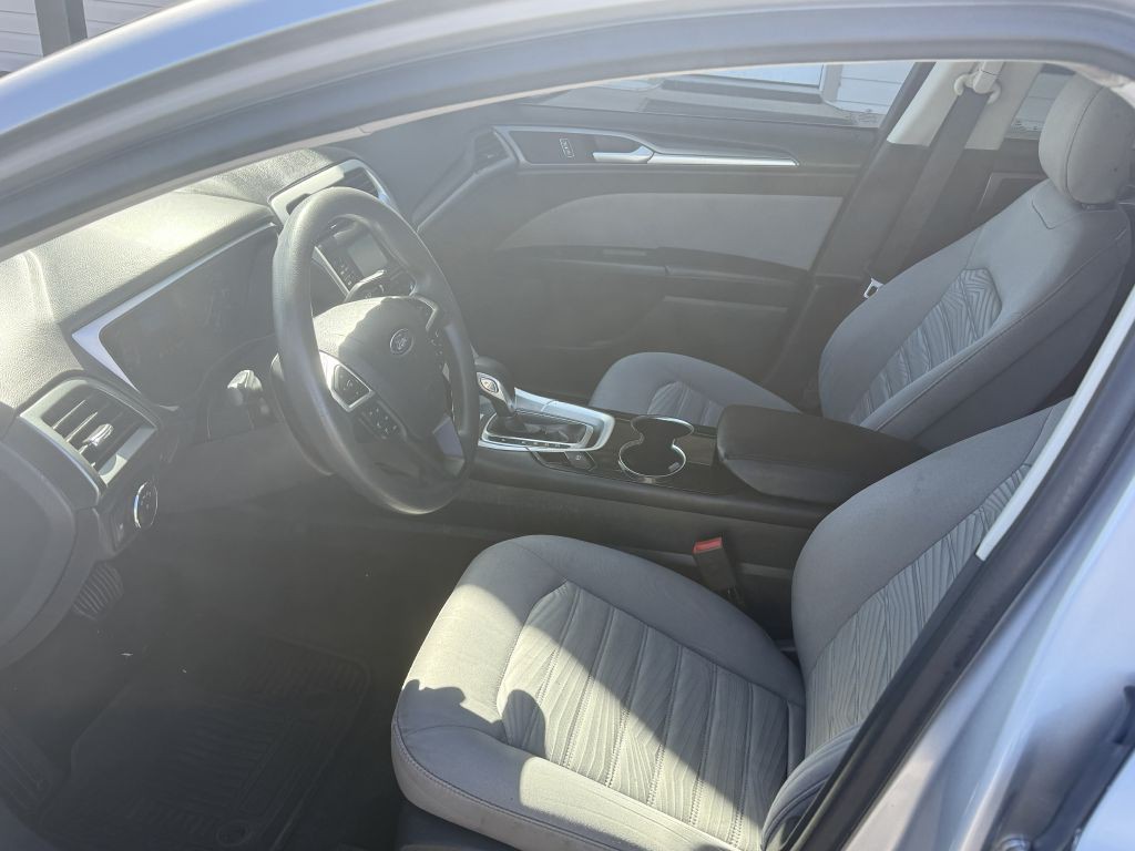 2016 Ford Fusion Image 4