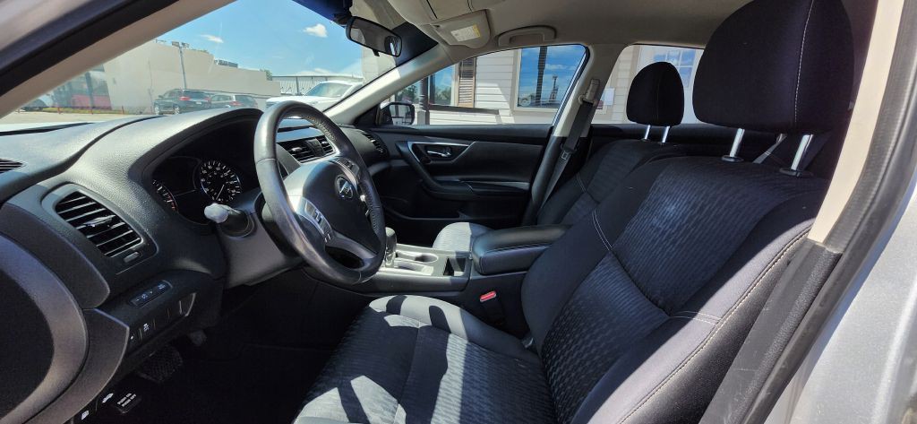 2017 Nissan Altima Image 4