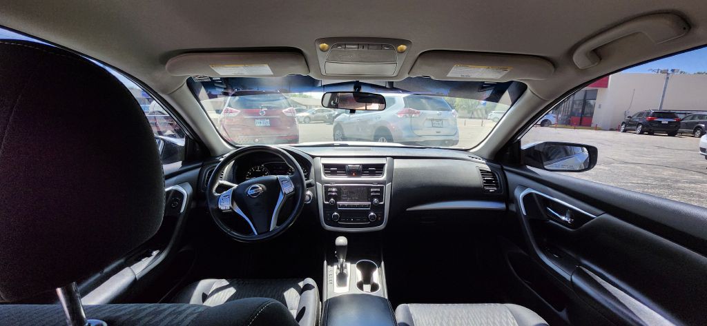 2017 Nissan Altima Image 6