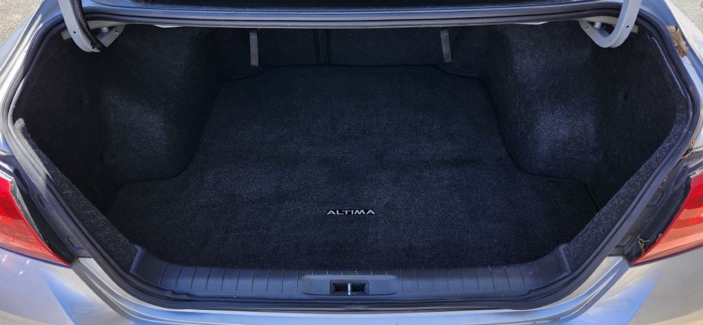 2017 Nissan Altima Image 8