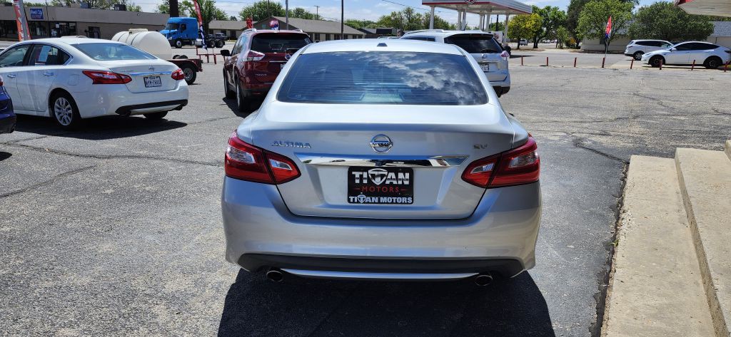 2017 Nissan Altima Image 9
