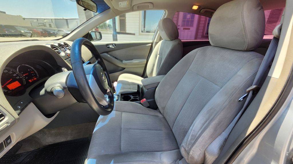 2010 Nissan Altima Image 4