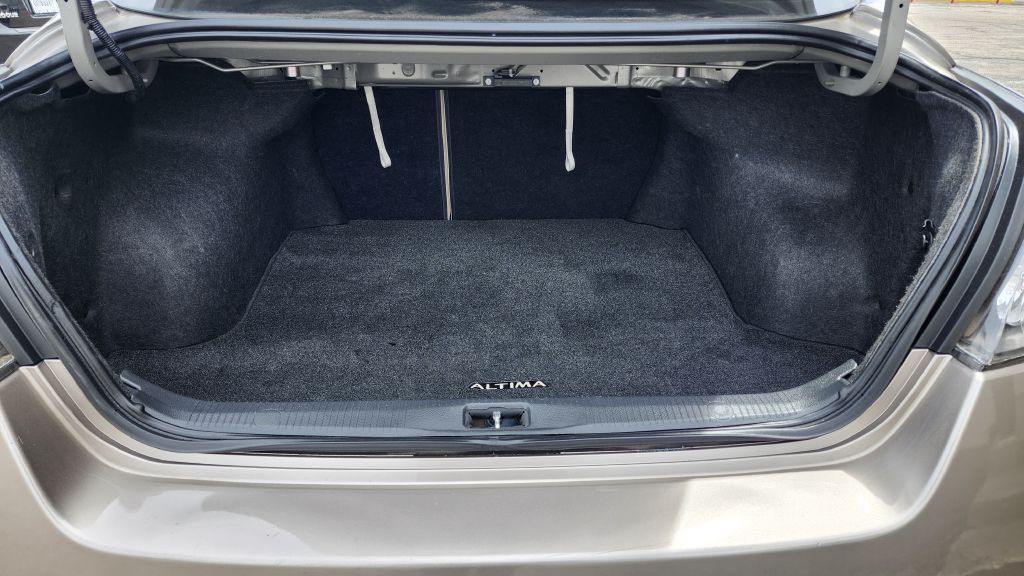 2012 Nissan Altima Image 9