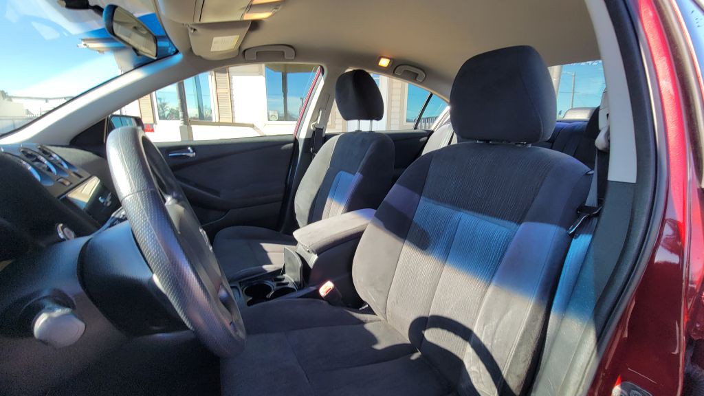 2010 Nissan Altima Image 2