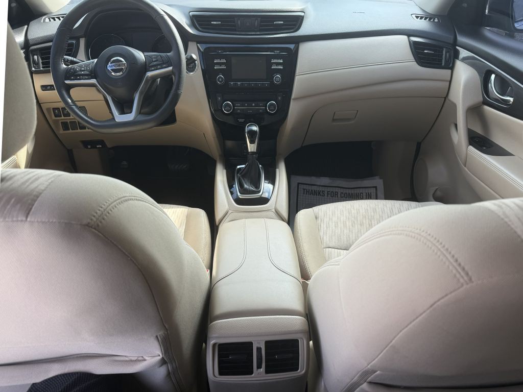 2017 Nissan Rogue Image 2