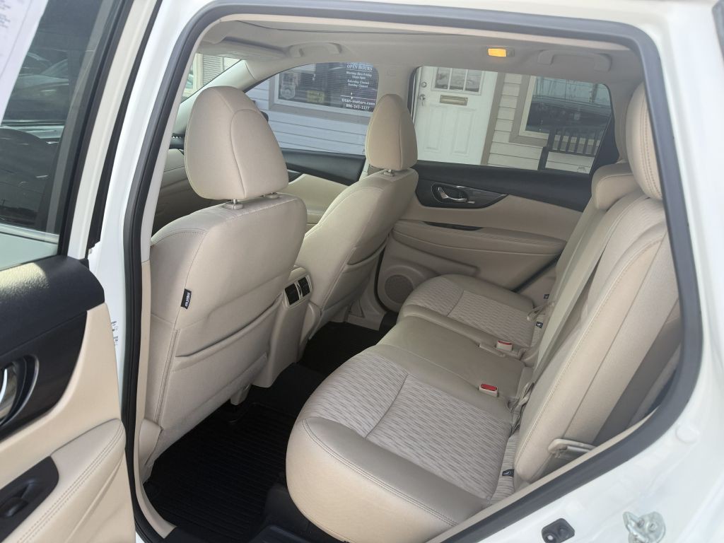 2017 Nissan Rogue Image 3