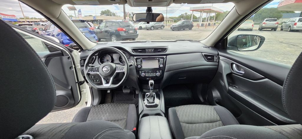 2017 Nissan Rogue Image 8