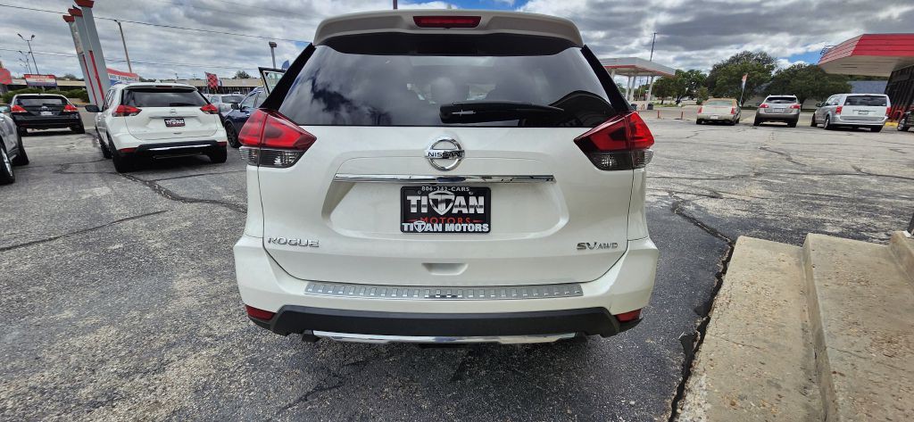 2017 Nissan Rogue Image 11