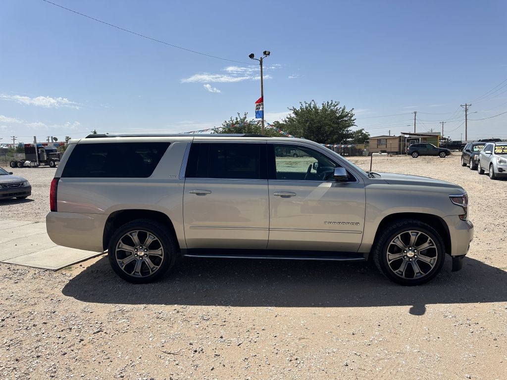 2016 Chevrolet Suburban Image 3