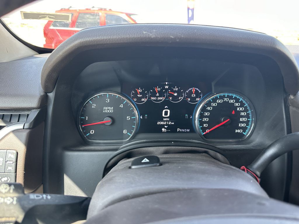 2016 Chevrolet Suburban Image 8