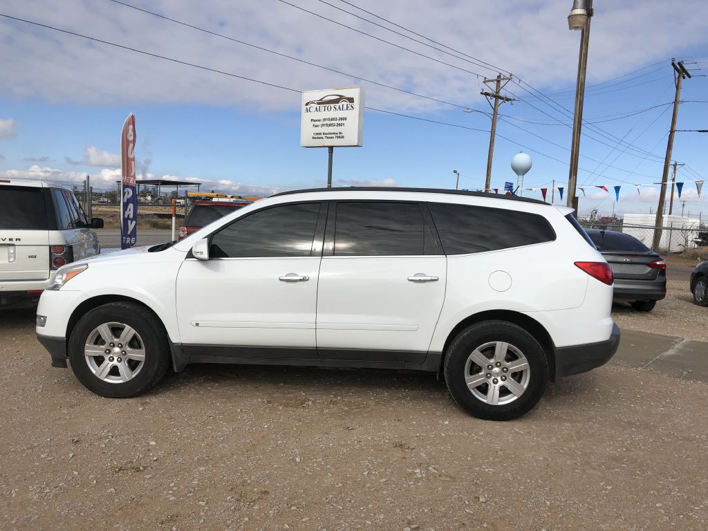 2010 Chevrolet Traverse Image 1