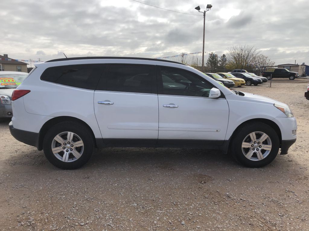 2010 Chevrolet Traverse Image 3