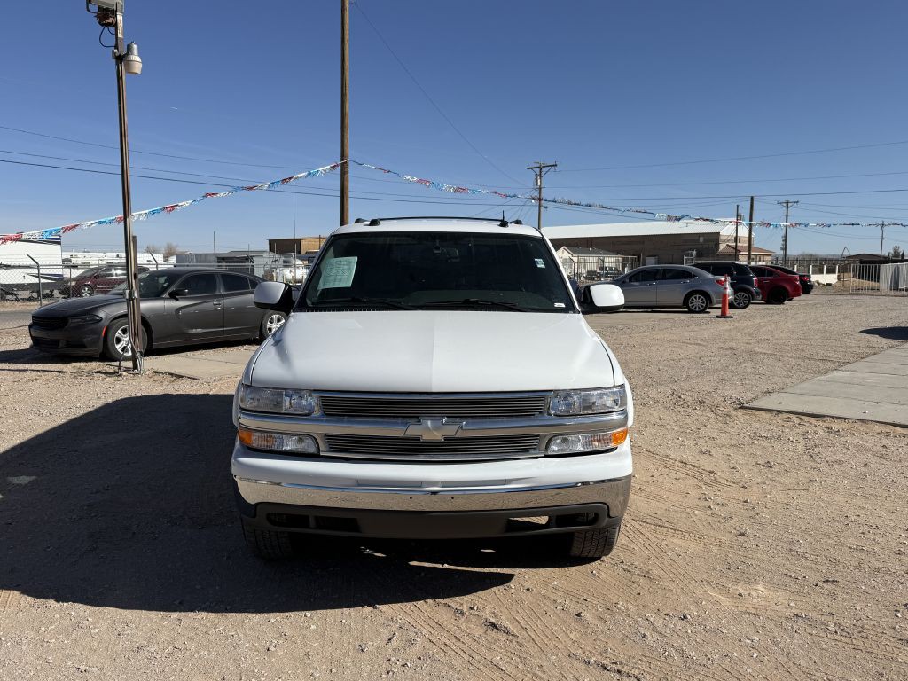 2004 Chevrolet Suburban Image 2