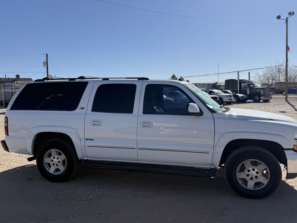2004 Chevrolet Suburban Image 3