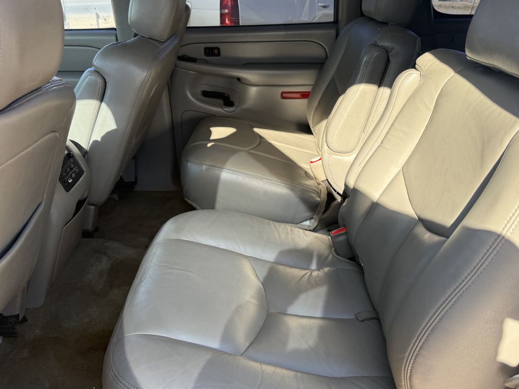 2004 Chevrolet Suburban Image 6