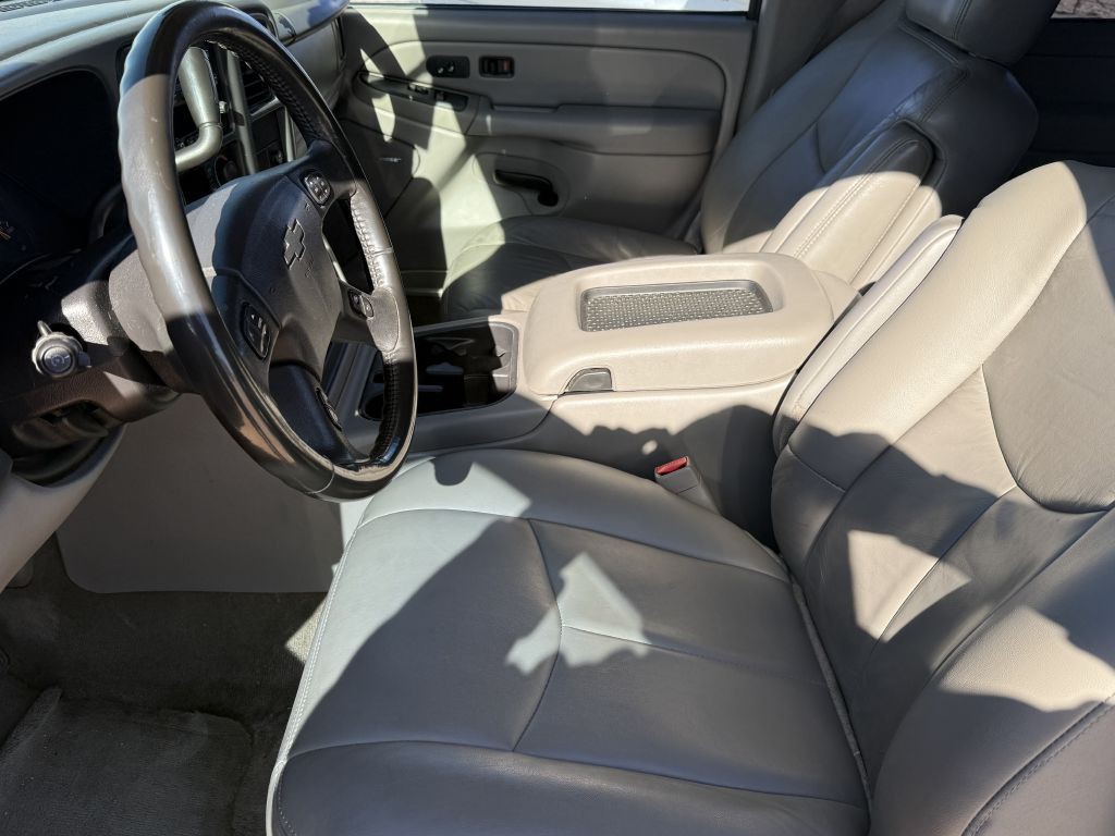 2004 Chevrolet Suburban Image 8