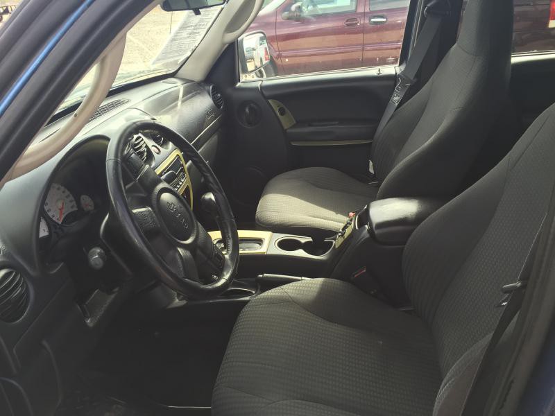 2003 Jeep Liberty Image 8