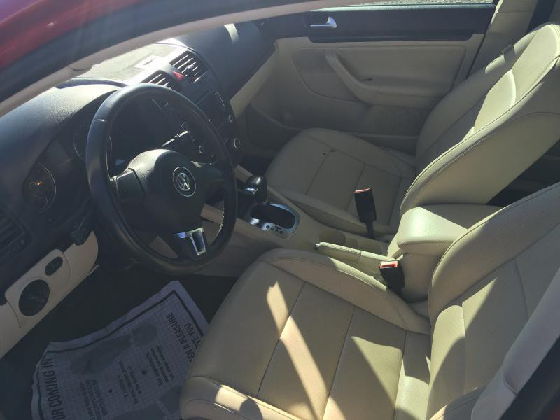 2010 Volkswagen Jetta Image 8