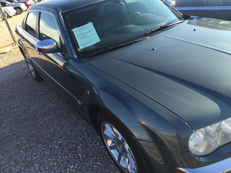 2005 Chrysler 300 Image 3