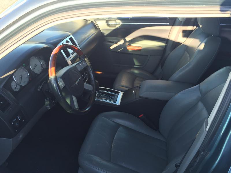 2005 Chrysler 300 Image 8