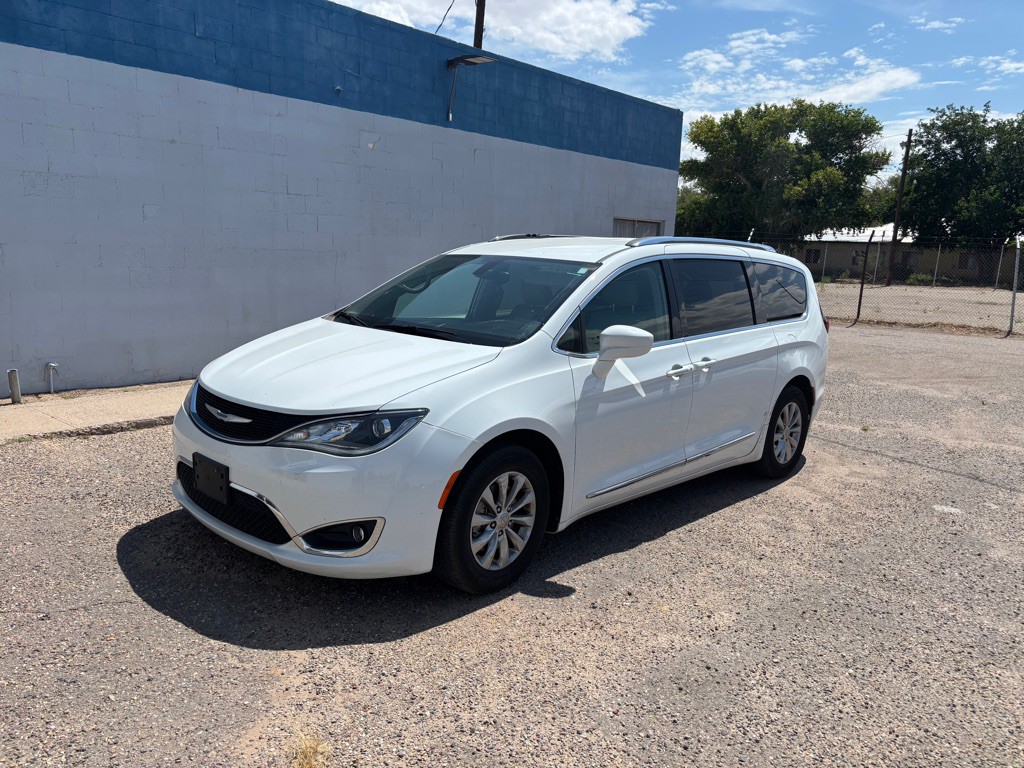 2018 Chrysler Pacifica Image 1
