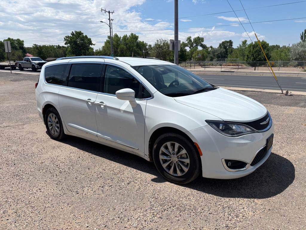 2018 Chrysler Pacifica Image 2