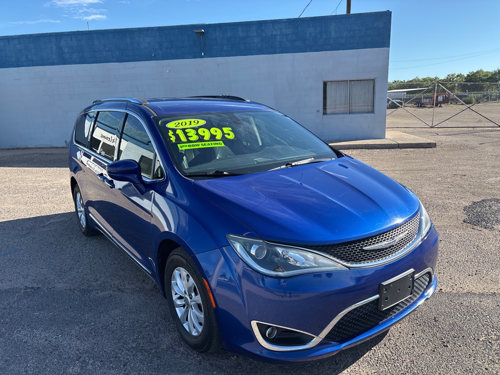 2019 Chrysler Pacifica Image 2