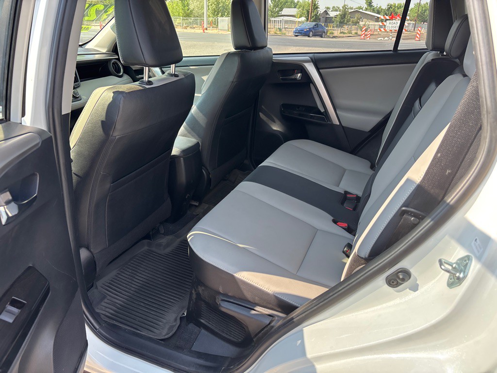 2017 Toyota Rav4 Image 6