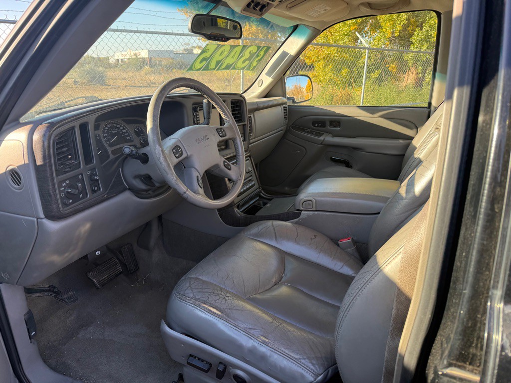 2004 GMC Yukon Image 5