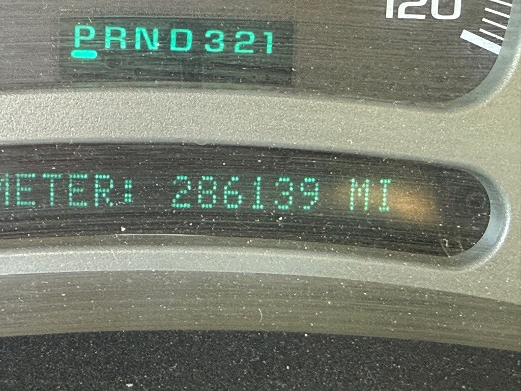 2004 GMC Yukon Image 10