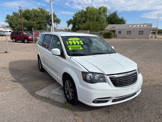 Image for 2015 Chrysler Town & Country S ID: 6775650