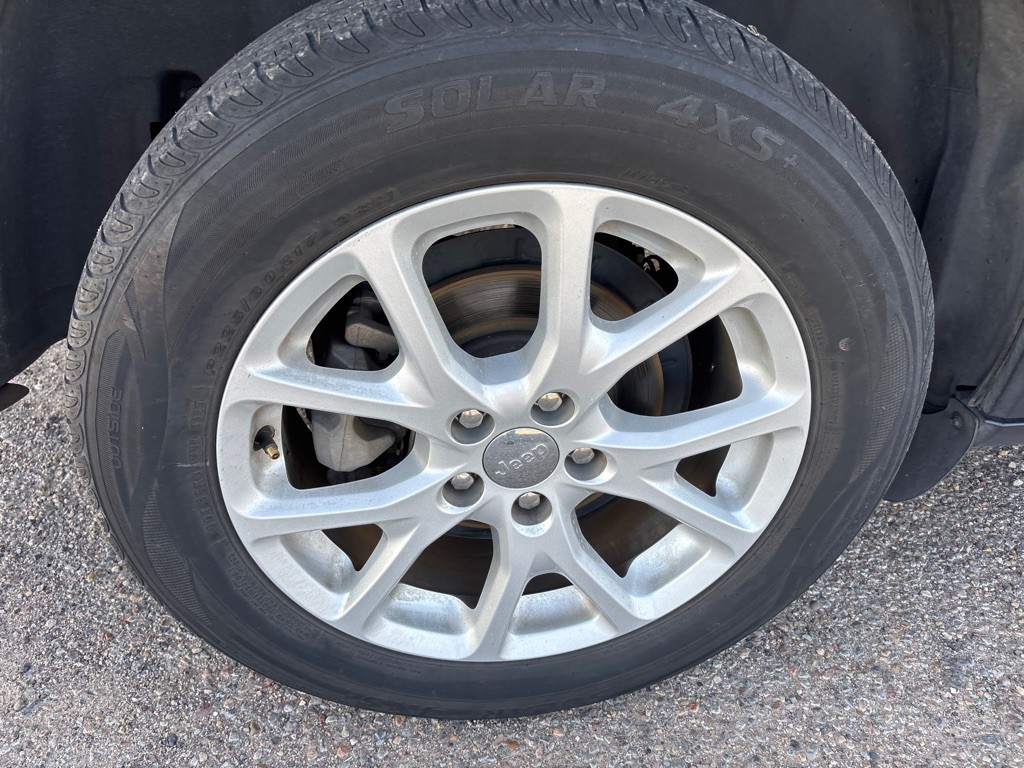 2016 Jeep Cherokee Image 10