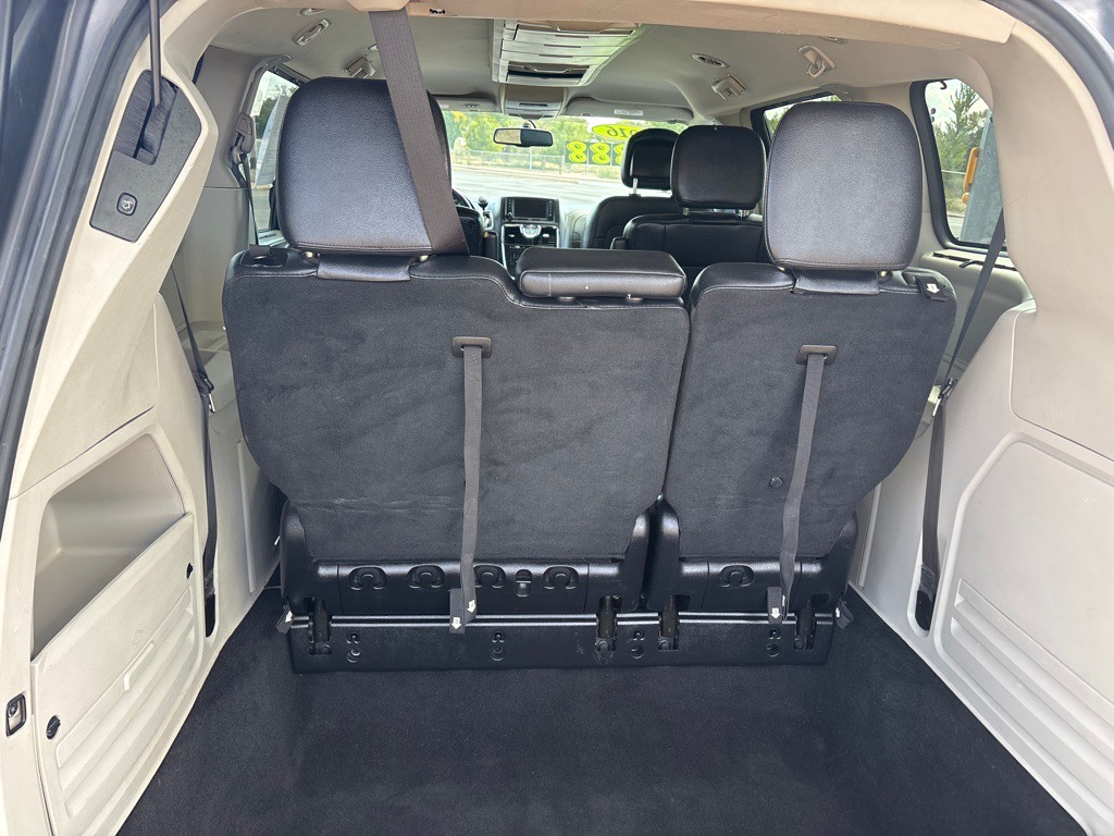 2016 Chrysler Town & Country Image 7