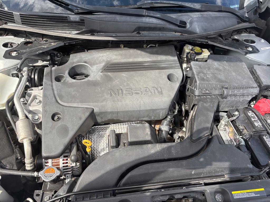 2016 Nissan Altima Image 8