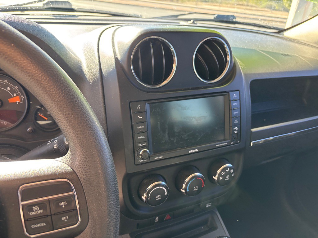 2016 Jeep Patriot Image 9